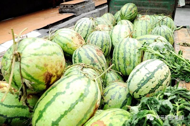 買下一整車西瓜，讓瓜農(nóng)早點回家