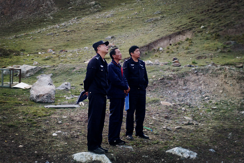 興?？h公安局治安大隊(duì)到銅鑫公司例行安全專(zhuān)項(xiàng)檢查